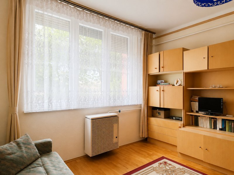 PARKRA NÉZŐ, ERKÉLYES 3 SZOBÁS LAKÁS ELADÓ CSEPEL KEDVELT RÉSZÉN!