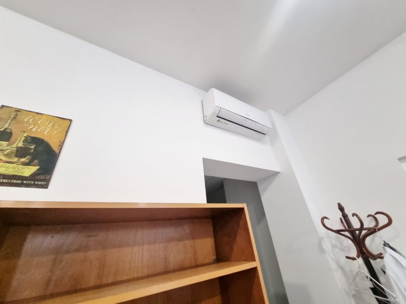 Felújított, utcafronti üzlethelyiség eladó a megújult Ferencváros szívében!