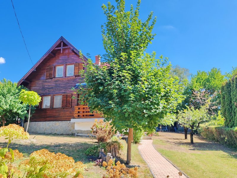 Csodálatos rönkház eladó Balatonvilágoson