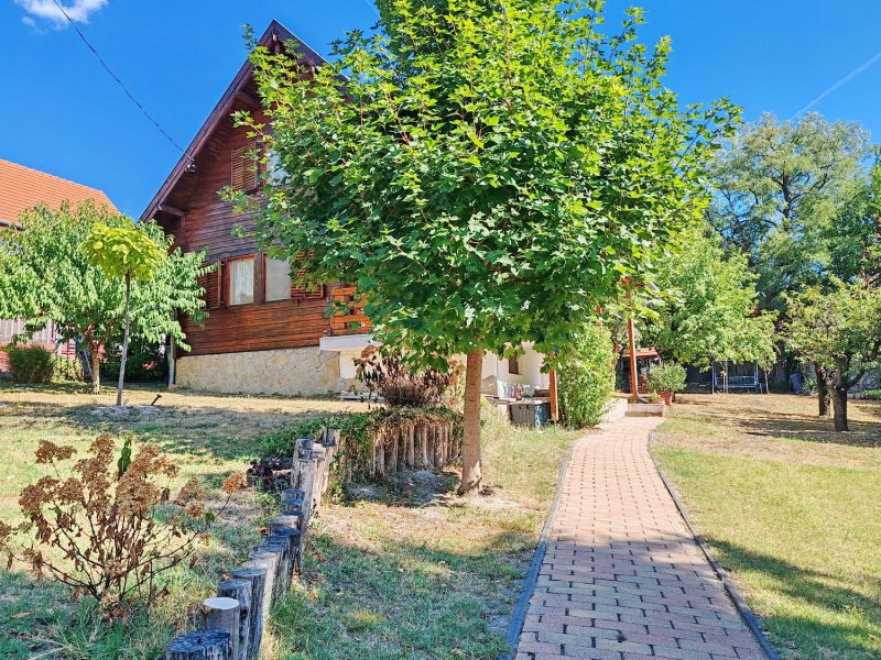 Csodálatos rönkház eladó Balatonvilágoson