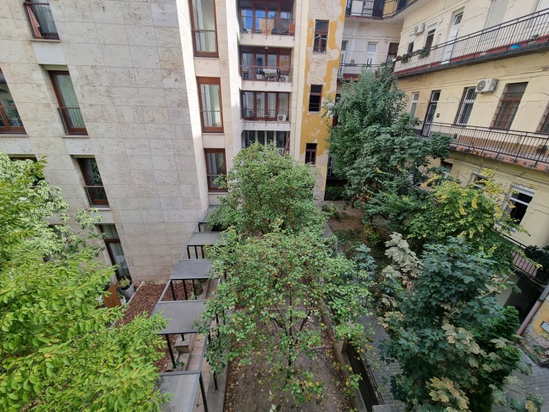 Eladó lakás a Kazinczy utcában, Belső-Erzsébetváros szívében!